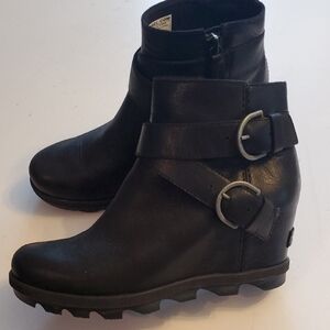 Sorel Joan Of Arctic Black Leather Wedge Ankle Boots with Buckle Detail.